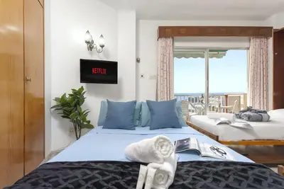 Image de Beachfront Apartment, 4pers, El Paseo, A/C - WiFi