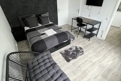 Image de Charming modernised studio apartment very pleasant, furnished and equipped. \n