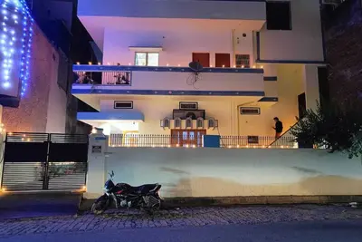 Neehan Homestay - 1. 5 kms from river Ganges