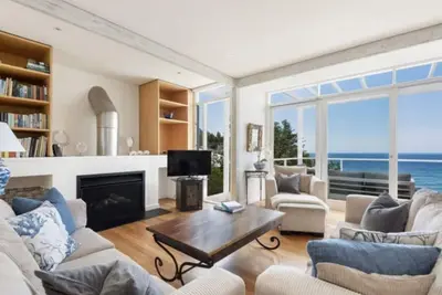 Image de Beachfront house with direct access to Whale Beach!