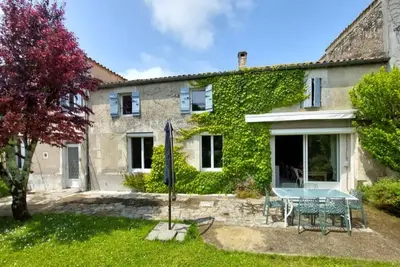 Image de Maison Charentaise - 12\/14 Personnes - Plein cœur du Village
