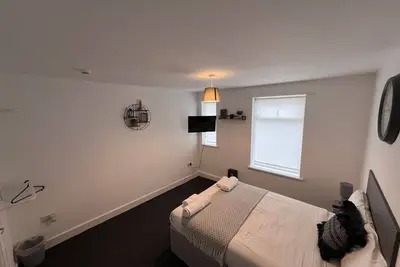 Image de Three Bedroom-Appartement-Salle de bain privée séparée