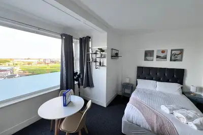 Image de Three Bedroom-Appartement-Vue mer-Salle de bain privée séparée