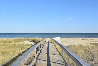 Image de Activities included up to $300 Free Per Week! ! New Listing 2024! Just one off the oceanfront, this classic beach cottage is in a private gated North Bethany community just steps from the surf and sand!