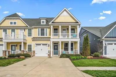 Image de Large Townhome in Amenity Filled Bayside Community