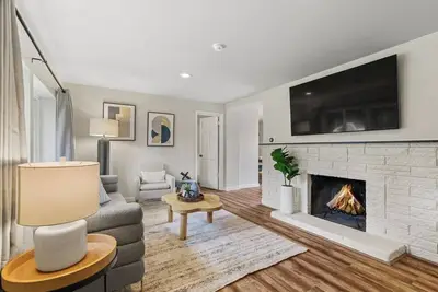 Image de Tranquil North Seattle Olympic Hill Rambler