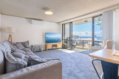 Image de The Poplars, 8-36 Magnus St - fantastic water views, pool and WiFi