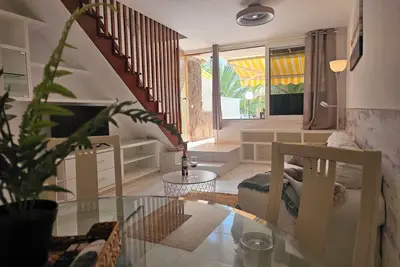 Image de Appartement duplex élégant et confortable près de la piscine!
