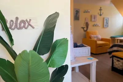 Image de Cozy Attic-Style: 3min walk to Beach, Boardwalk & Convention Center