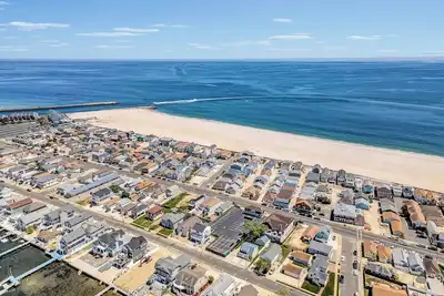 Image de Arn25l - 1st Floor 2br 1 bath within a block to it all - Pets Ok, 4 Tags by Shore Points Vacations