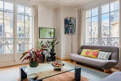 Paris Eugène Design Residence