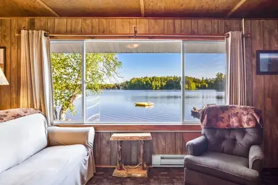 Image de Lakefront Cottage