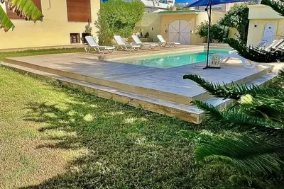 Image de Hébergement au bord de la piscine