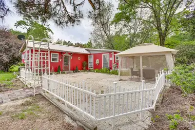 Image de Rural Louisiana Vacation Rental w/ Fire Pit!