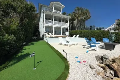 Image de Newly Renovated Oceanfront Luxury Home - Pool, Putting Green & Steps to Village!
