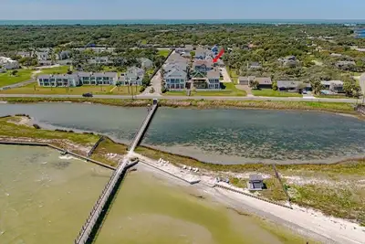 Image de Pelican Point at Sailhouse with Pool and Pier