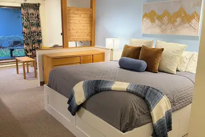 Image de 2-minute ski trail to the lift • Smuggs Condo⭐️