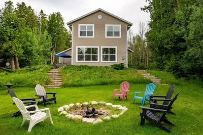 Image de You’ll be Bay dreaming here at this beautiful North Bay waterfront home!