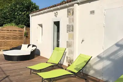 Image de charmante maison près de l'océan, 2 chambres, cuisine équipée, terrasse, jardin.