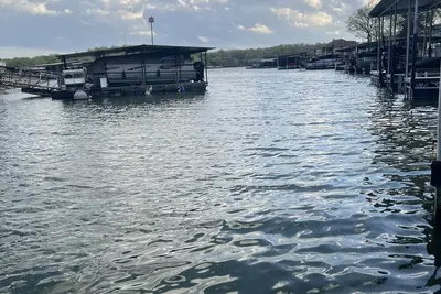 Image de Bungalow with dock on the Lake of the Ozarks!