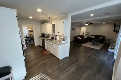 Image de The Lily Pad. 3 bd/1ba. 4 beds. Center of town! Fenced backyard!