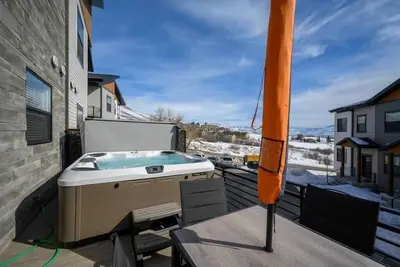 Image de Alpine Deer Hideaway | Mtn Views | Hot Tub