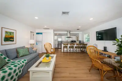 Image de Coastal Cottage On St. Pete Beach- 1 Bed & 1 Sofa Bed - 1 Min From Beach.
