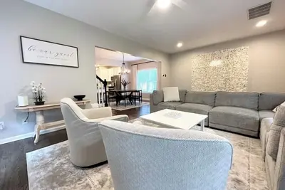 Image de Cozy Home in Central Atlanta w king bed. Sleeps 10! Free Parking! Free Wi-Fi! !