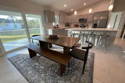 Image de Charming, Modern, Cozy Retreat