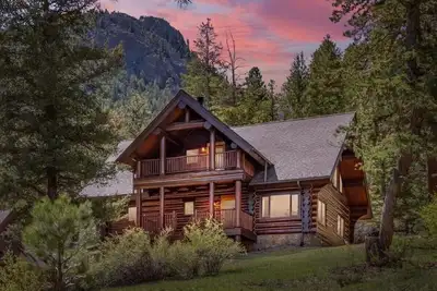Image de Timber Rest Lodge- 5 bedroom, 5. 5 bath cabin w/ hot tub log cabin