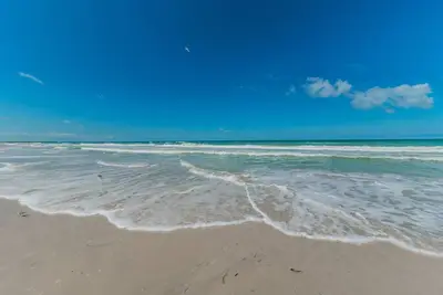 Image de 2 Bedroom Cottage On St. Pete Beach- Fully Renovated- Outdoor Bbq And Dining Area