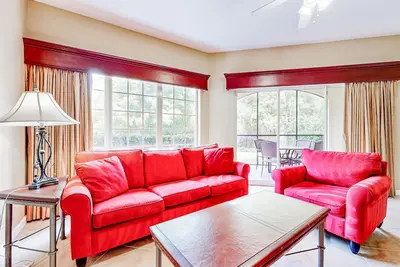 Image de Convenient & comfortable condo with a screened lanai, washer/dryer, & Ac