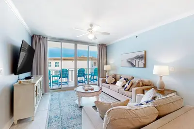 Image de Sixth-floor condo with partial Gulf views, pools, hot tub, private beach
