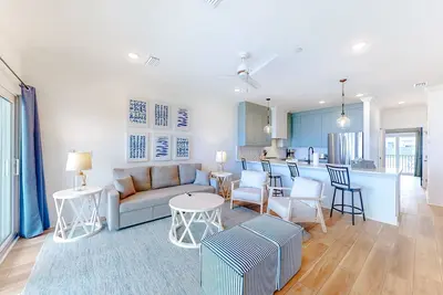Image de Gulf & pool-view home with heated outdoor pool, gym, 4 balconies, W/D, Ac