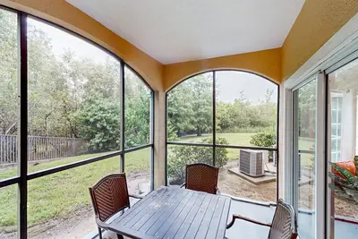 Image de Worldquest Retreat - Ground-floor getaway with furnished sunroom, washer\/dryer