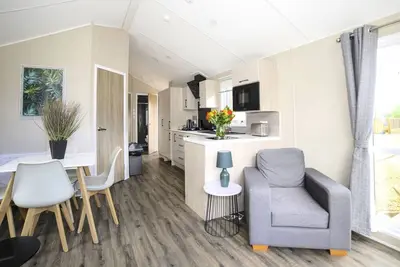 Image de Woodlakes 1 Lux Sky -  a lodge that sleeps 4 guests  in 2 bedrooms