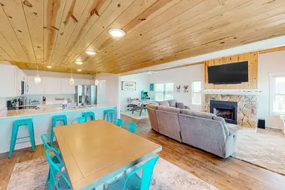 Image de Gulf-view beach house with patio, foosball, central Ac, & W/D - dog-friendly