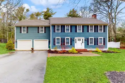 Image de Dog-friendly home with screened deck, fireplace, grill, streaming, W\/D, & Ac