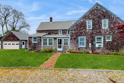 Image de Dog-friendly retreat with patio, firepit, & tranquil river views - near beaches