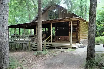 Image de Antlers - An authentic log cabin experience in the forest at Stag Leap Cabins!