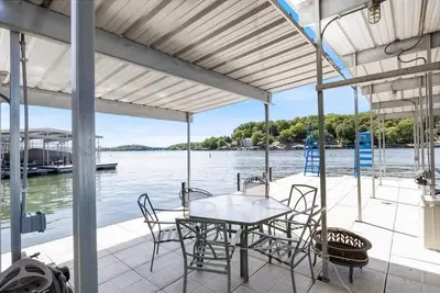 Image de Secluded lakefront home with private dock, multiple decks, gym, swim platform