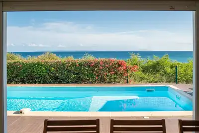 Image de Superbe vue mer. Très belle piscine privative au sel pour 6 à 8 personnes