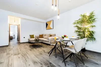 Image de King Bed Suite w/Free Parking/Fast Wi-Fi!