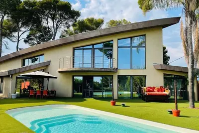 Image de 06al - Villa architecte avec piscine vue mer