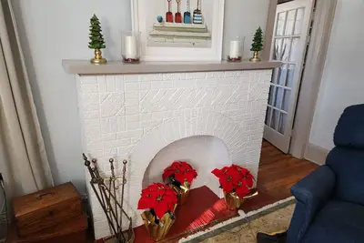 Image de Historic first floor apartment on beautiful Daffin Park, 30-day minimum lease.