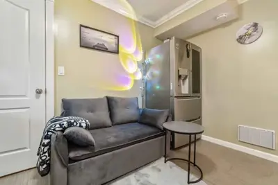 Image de Private 2br Suite, King & Queen Beds, Full Kitchen, Near Vancouver