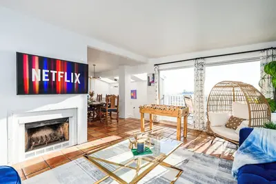Image de Beachside Luxury + 3br + Arcade Fun + Ocean Views