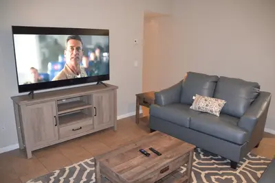 Image de Blissful Bungalow- Near Ft. Novosel and shopping, Quiet, Fast WiFi