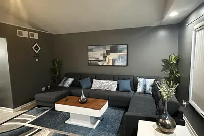 Image de Retreat to my Beautiful Contemporary Home in the Mountain State