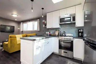 Image de Private, cozy guesthouse with full kitchen and bath and nice garden with seating